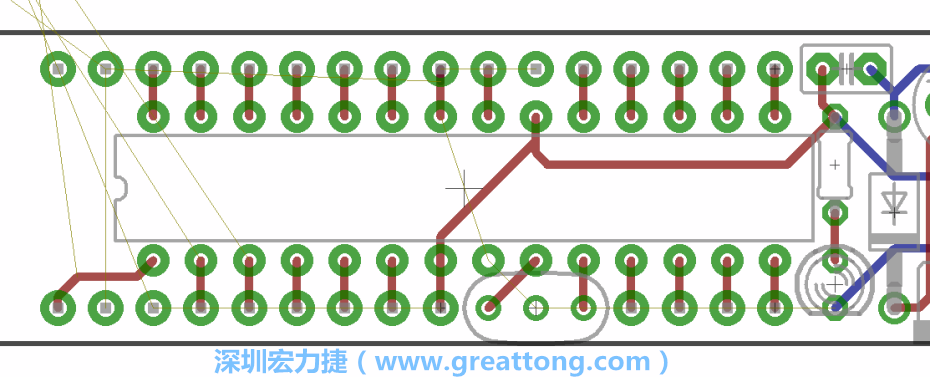 諧振器應(yīng)擺放在ATmega微控制器的針腳8、9和10旁邊，在共鳴器和微控制器中間的高頻信號線應(yīng)該要愈短愈好，此外，其它的信號線應(yīng)該要遠(yuǎn)離這個區(qū)域且配置在諧振器的下方，這樣做是為了防止不必要的無線電波干擾。