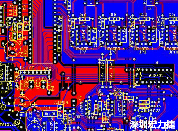 一般產(chǎn)品的PCB設(shè)計，多數(shù)先決定元件布局，再進(jìn)行線路連接，于元件位置就先改善干擾問題，再從線路細(xì)節(jié)著手改善產(chǎn)品。