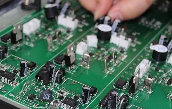 PCBA加工貼片元器件與插件元器件的區(qū)別在哪？